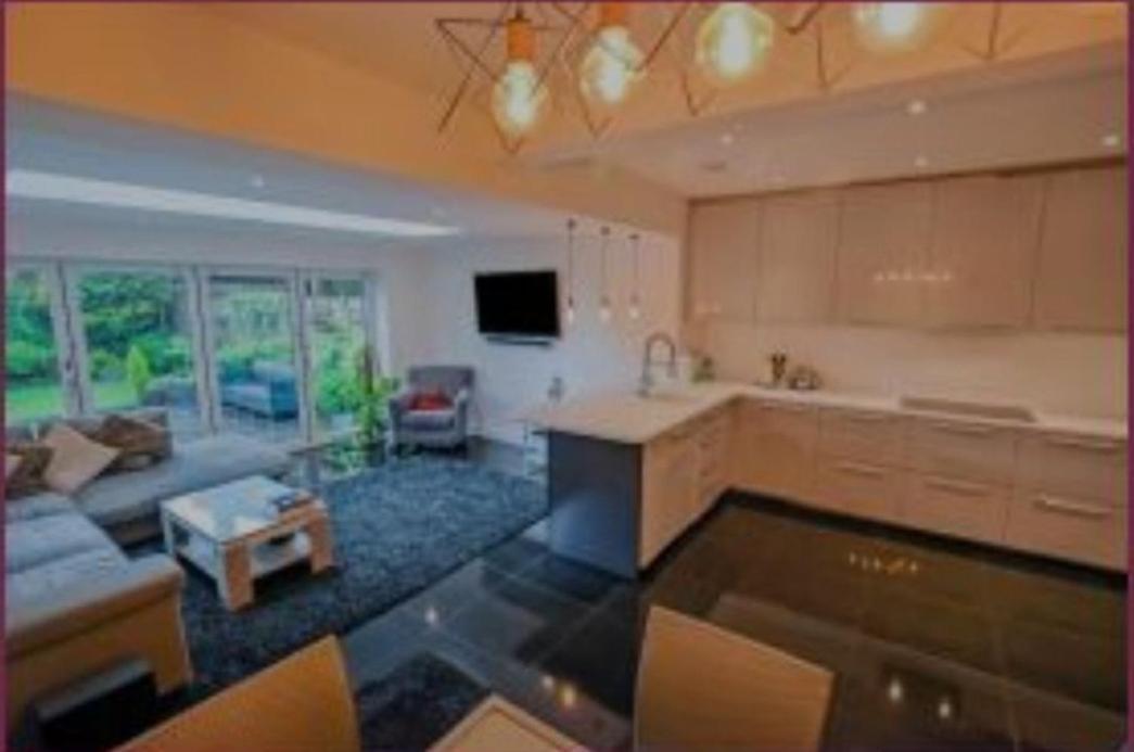 Ash Lawns Apartman Bolton Kültér fotó
